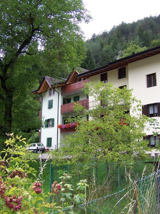 B&B Ai Pini Tiarno di Sopra Eksteriør billede